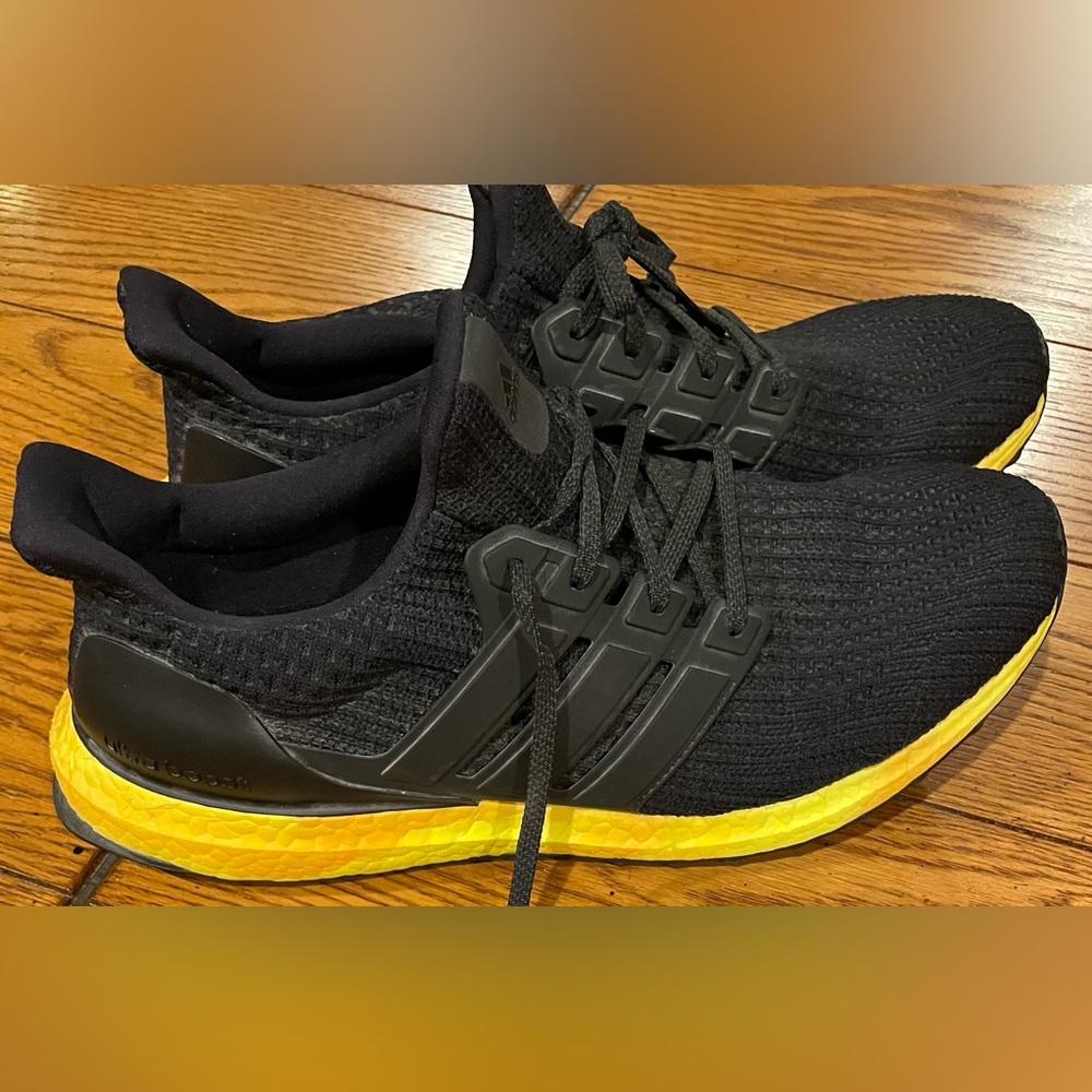EUC Adidas men’s Ultra Boost Rainbow Pack Yellow Sole w/black sneakers, size 11